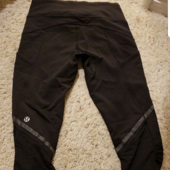 Lululemon capris size 2 - Picture 2 of 3